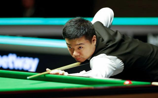 仅展现了球 仅展现了球